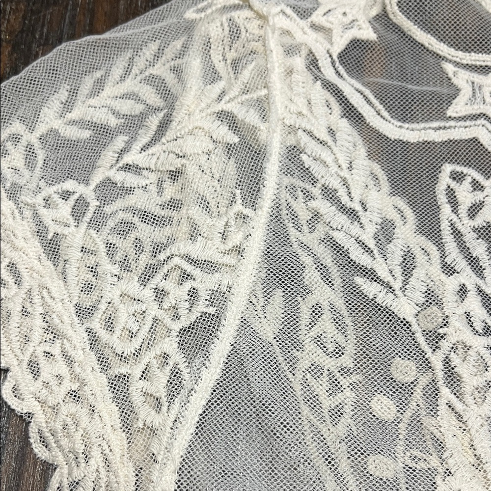 Hit List Lace Star Pattern Top - Picture 12 of 12